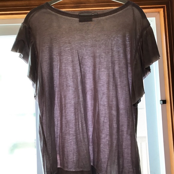 Basic Ruffled sleeve top - Picture 2 of 4